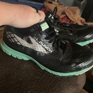 Brooks women’s tennis shoes